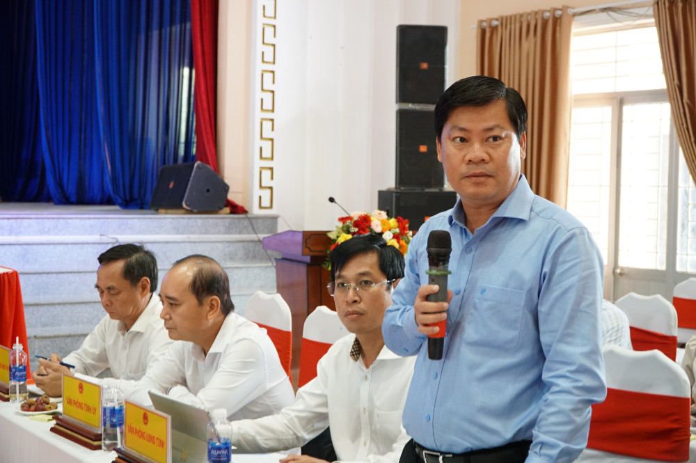 lanh dao ubnd tinh long an doi thoai voi img phuoc dong va cac doanh nghiep tai huyen can giuoc va can duoc