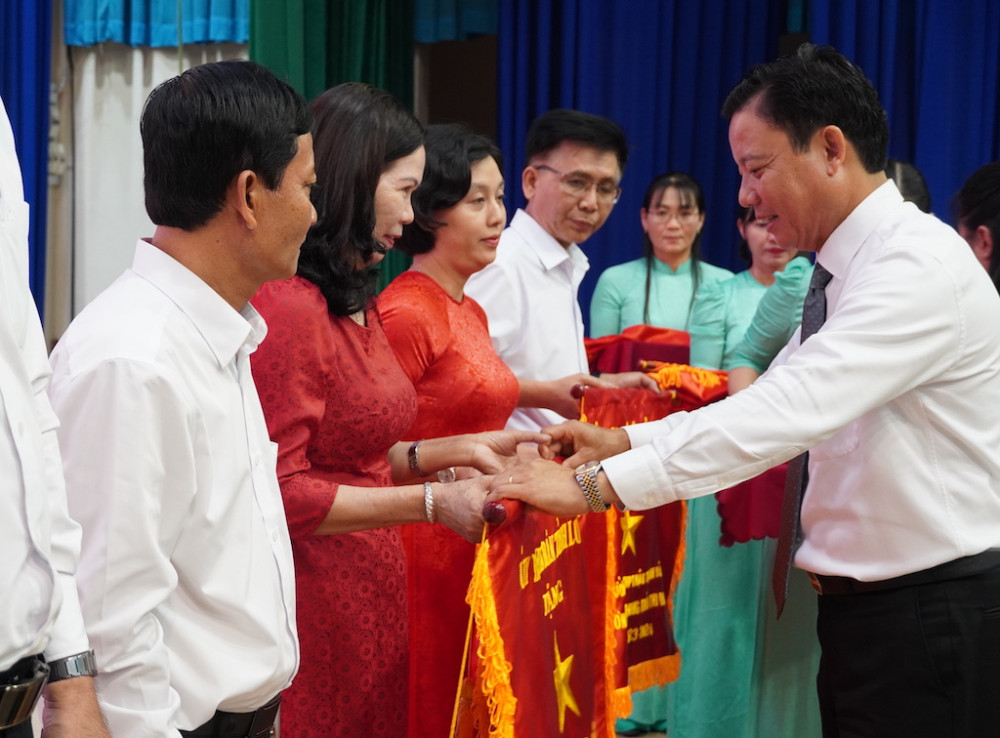 Long An achieved many outstanding achievements in the 2023-2024 school year