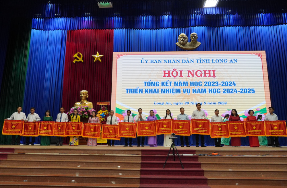 Long An achieved many outstanding achievements in the 2023-2024 school year