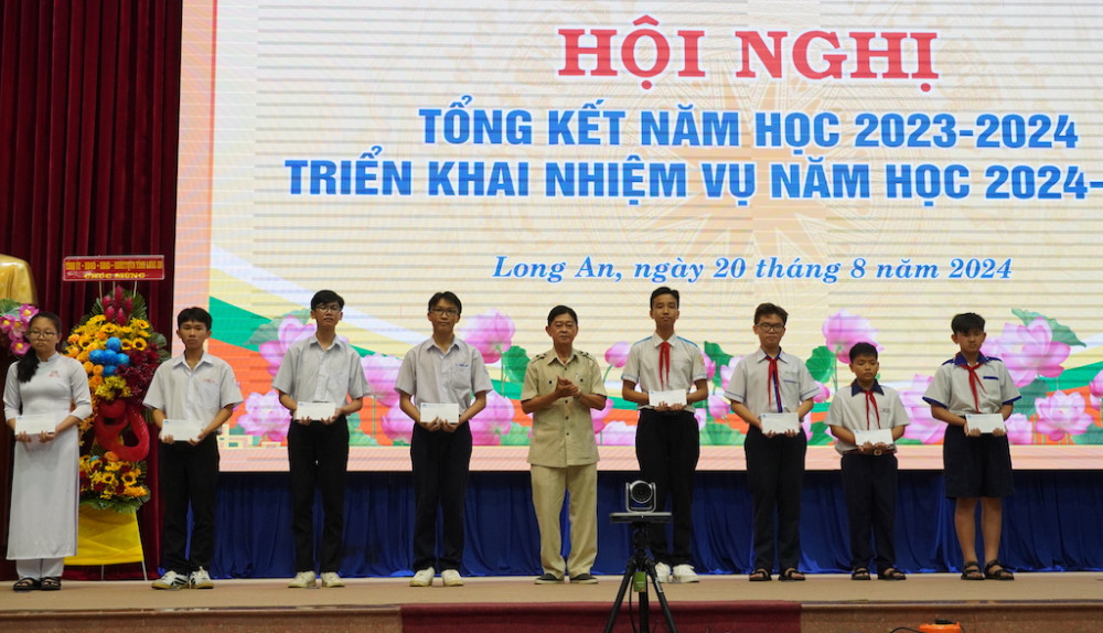 Long An achieved many outstanding achievements in the 2023-2024 school year