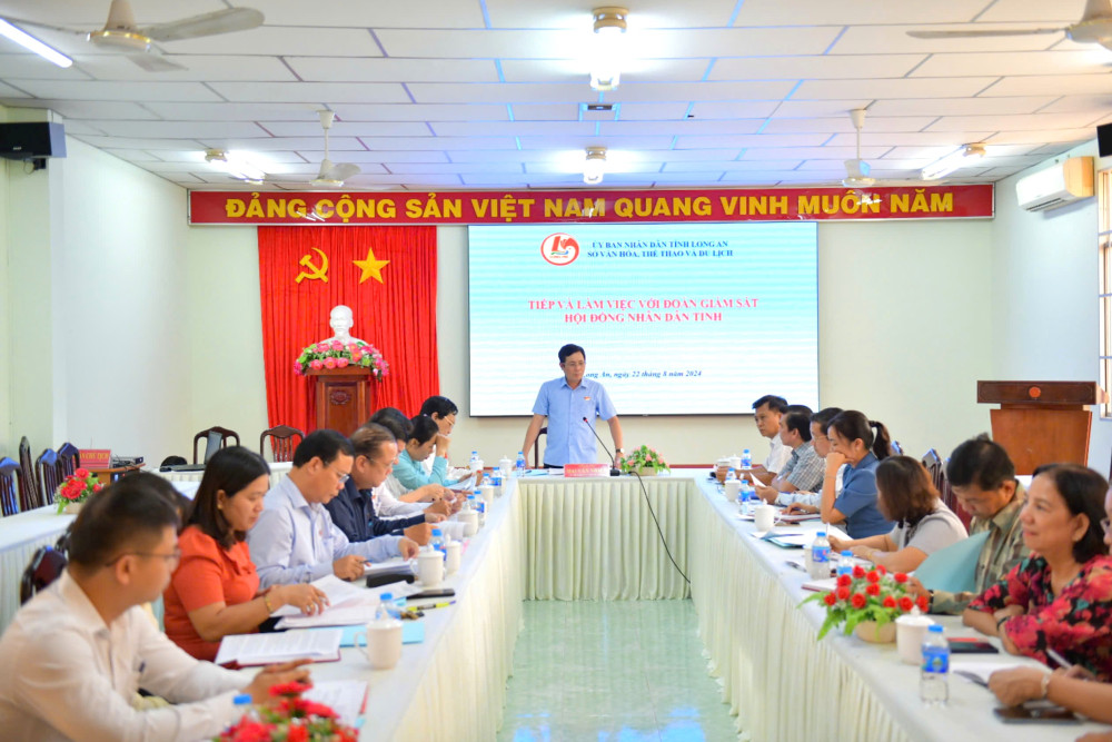 Cần xây dựng các sản phẩm du lịch đặc trưng, tiêu biểu thu hút khách du lịch bền vững