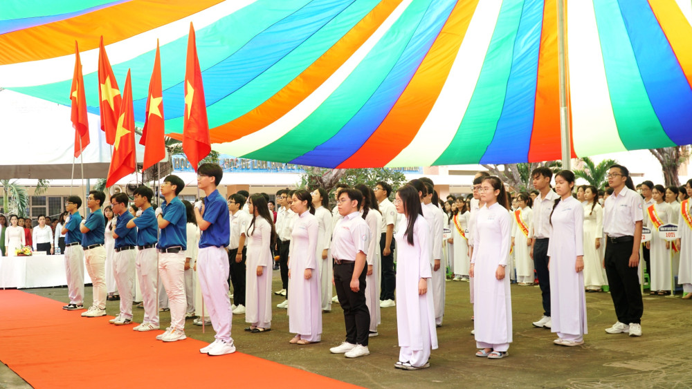 Nha Khoa An Phước tài trợ 100% học phí cho 13 học sinh khó khăn tại Trường THPT Chuyên Trần Văn Giàu