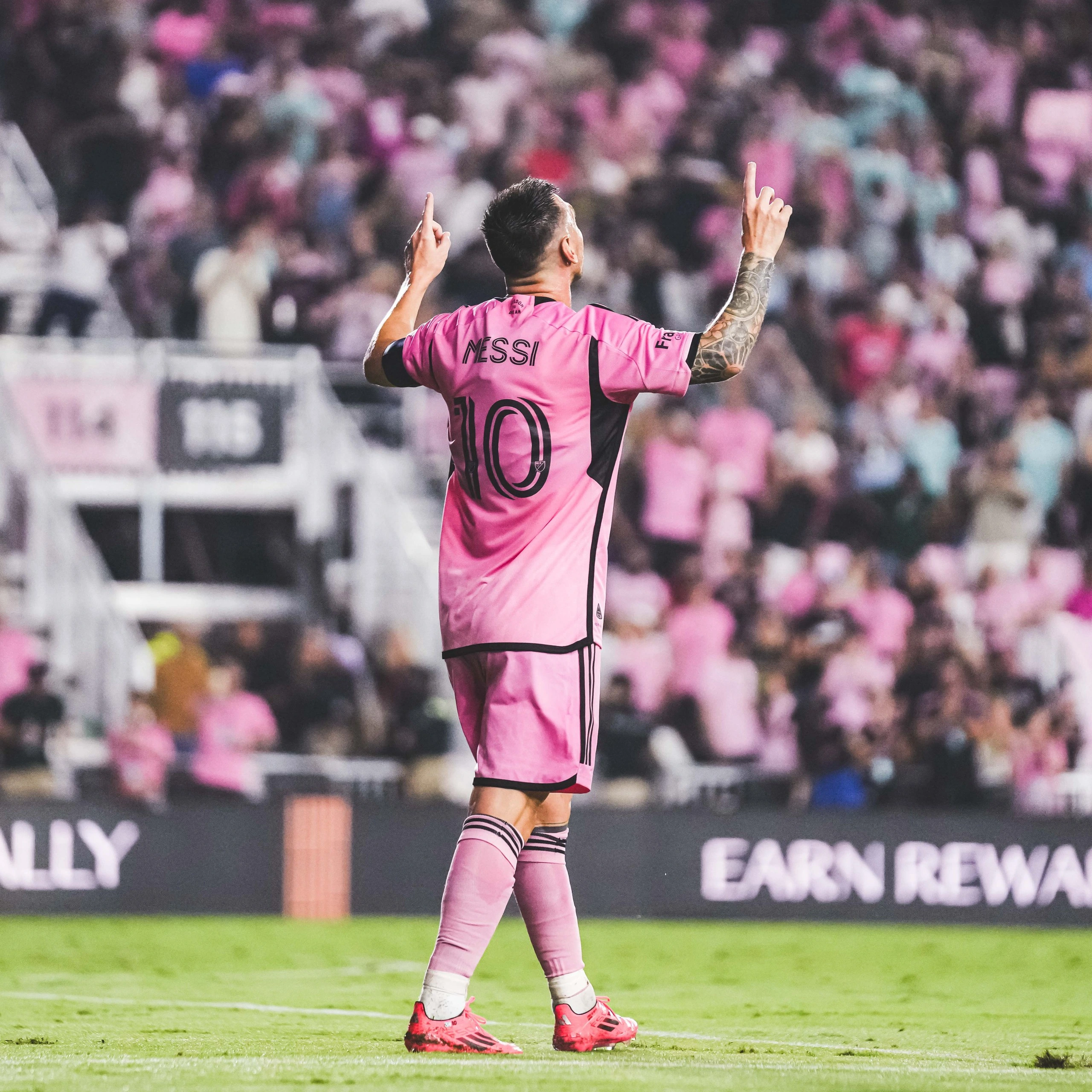 Messi rực sáng ngày trở lại, lập ngay cú đúp ngoạn mục giúp Inter Miami toàn thắng