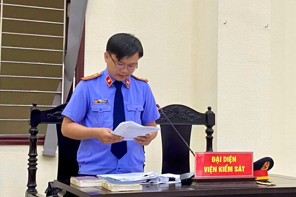 Giết người do vượt quá giới hạn phòng vệ chính đáng bị phạt 1 năm 6 tháng tù