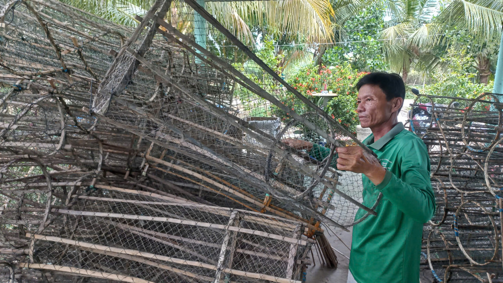 Lũ thấp, nghề 'ăn theo'... chật vật