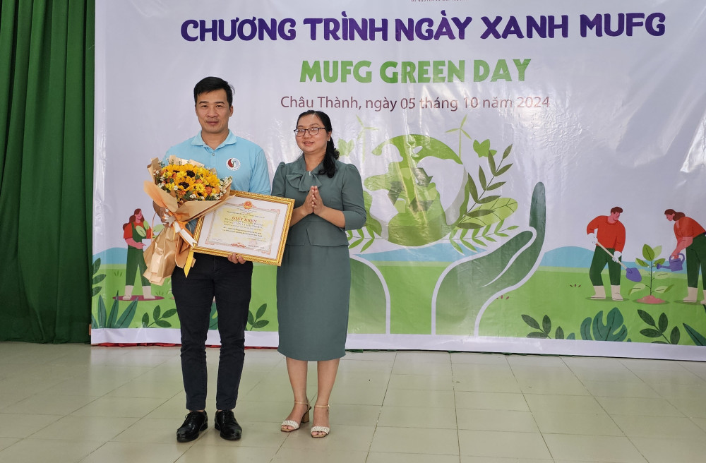 Châu Thành tiếp nhận 300 cây xanh từ Trung tâm Truyền thông Tài nguyên và Môi trường