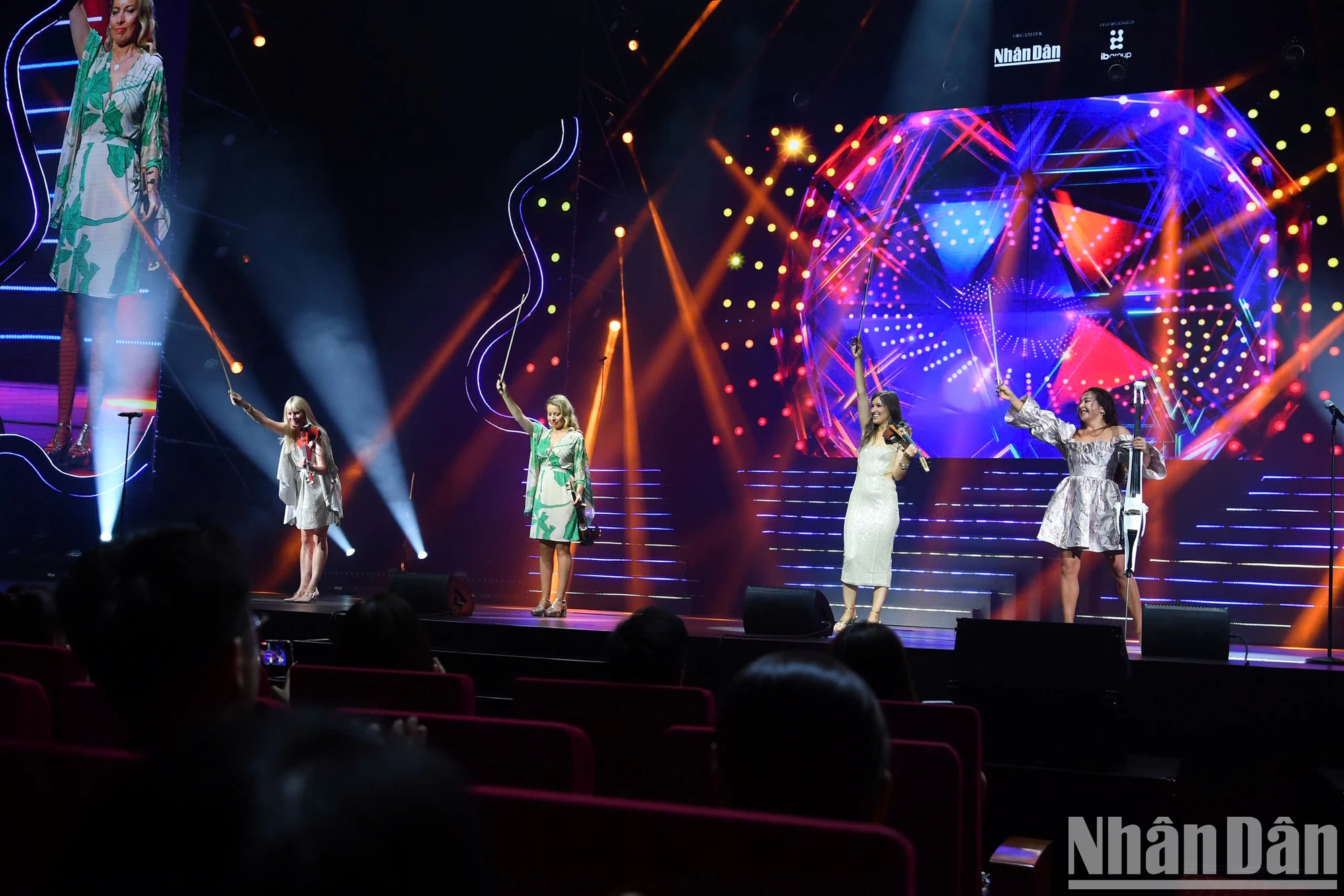 Văn hóa, phong cảnh Việt Nam đẹp ngỡ ngàng trong 'Bond Live in Việt Nam'