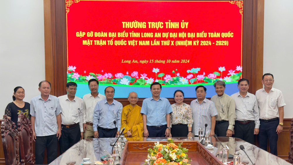 Thường trực Tỉnh ủy gặp gỡ Đoàn đại biểu tỉnh tham dự Đại hội đại biểu toàn quốc MTTQ Việt Nam lần thứ X