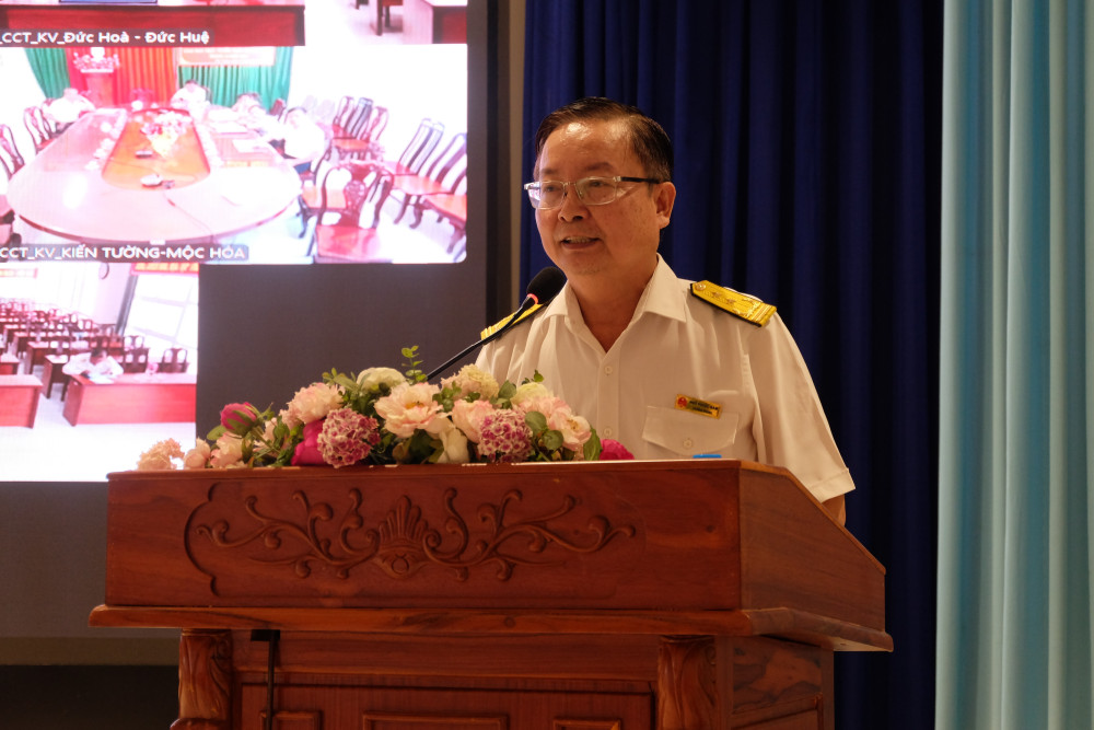 Trưởng Phòng Quản lý hộ kinh doanh cá nhân và thu khác - Ngô Phước Nam triển khai quán triệt một số nội dung tại hội nghị  
