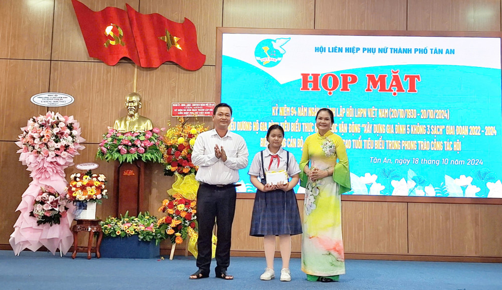 TP.Tân An họp mặt kỷ niệm 94 năm Ngày thành lập Hội Liên hiệp Phụ nữ Việt Nam 20/10