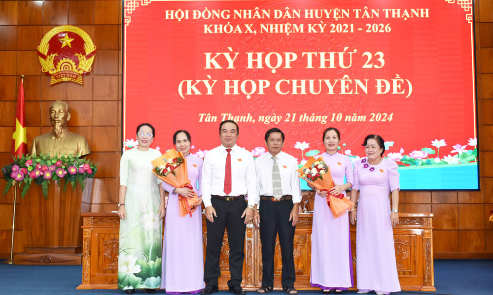 HĐND huyện Tân Thạnh thông qua 4 Nghị quyết trên các lĩnh vực và công tác nhân sự theo thẩm quyền