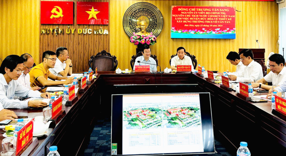 Nguyên Chủ tịch nước - Trương Tấn Sang làm việc với huyện Đức Hòa về xây dựng Trường THCS Võ Văn Tần