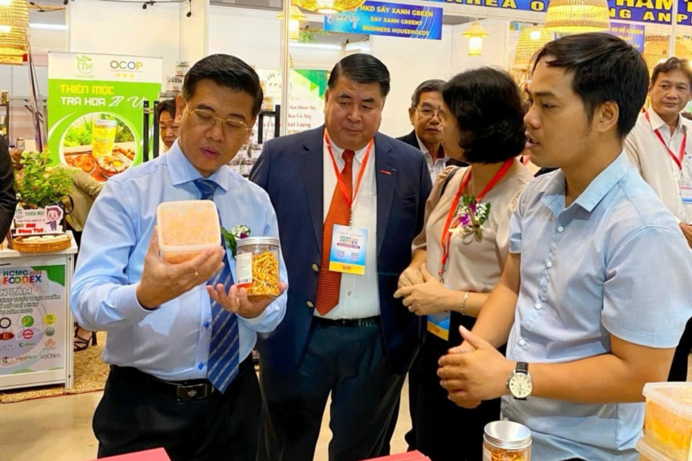 Promoting trade, expanding market