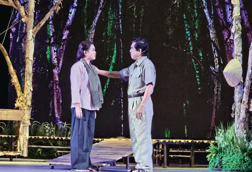 Cảnh trong vở Người con của rừng tràm của Đoàn Nghệ thuật Cải lương Long An