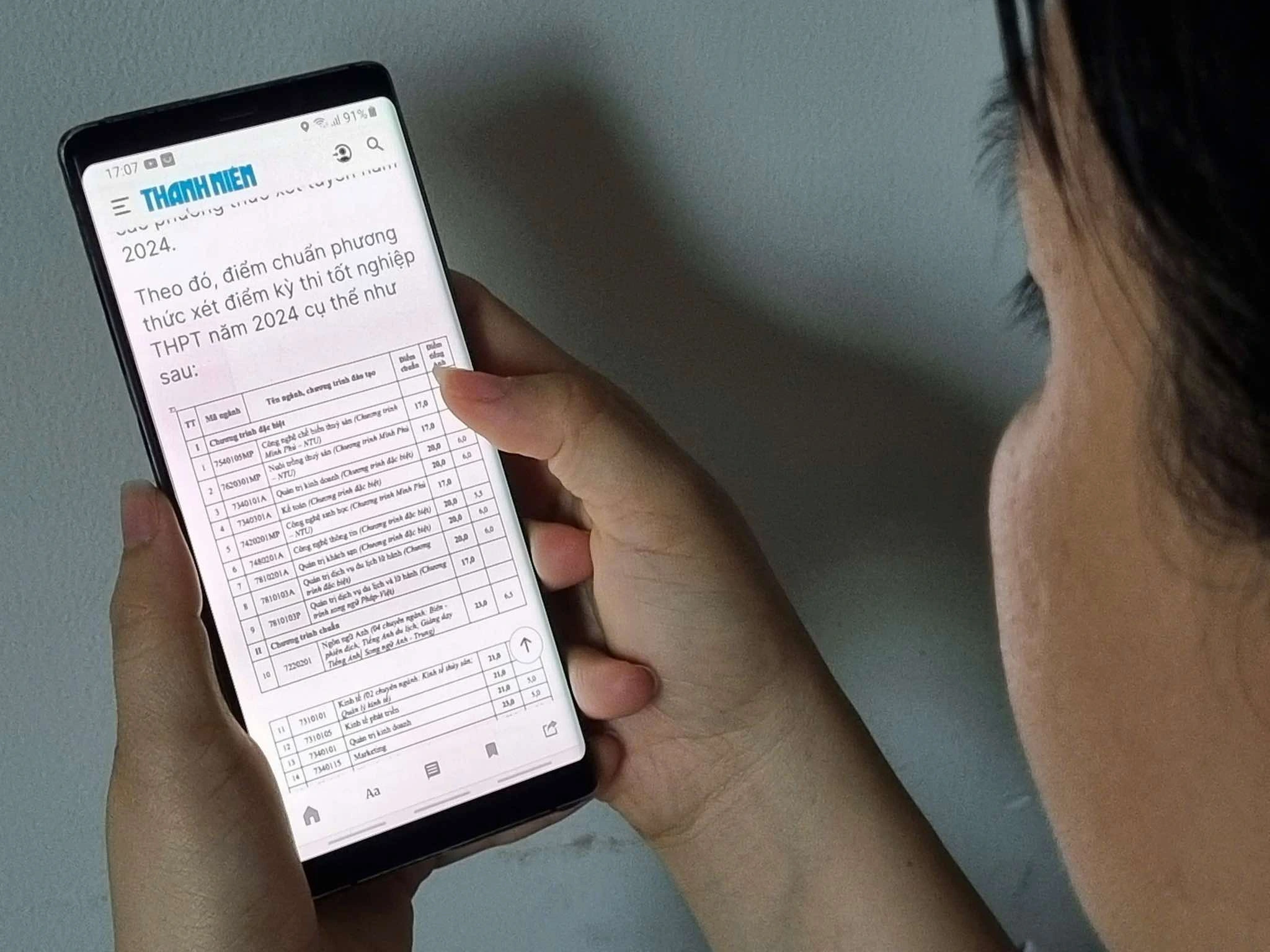 Vì sao học phí đắt, lương thấp nhưng ngành y vẫn ‘hút’ người học?