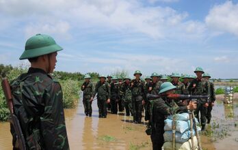Bộ đội vùng biên luyện quân mùa bão, lũ