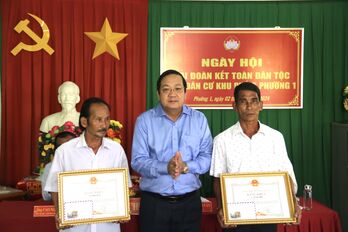 Thị xã Kiến Tường: Tổ chức Ngày hội Đại đoàn kết toàn dân tộc Thị xã Kiến Tường: Tổ chức Ngày hội Đại đoàn kết toàn dân tộc