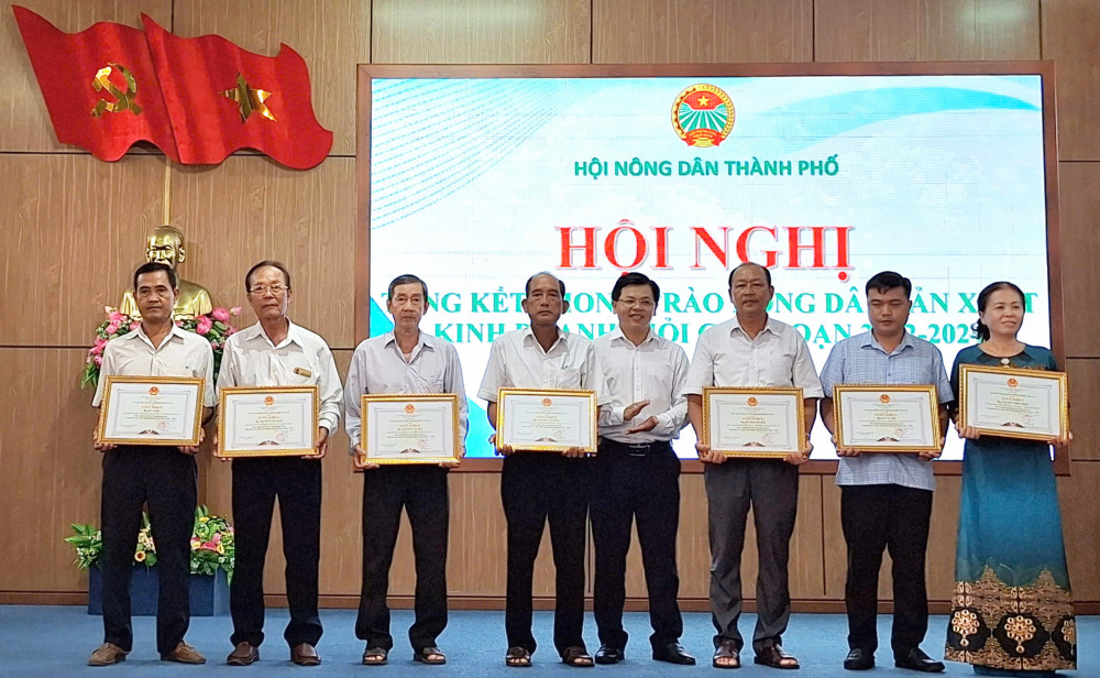 Tân An: Tuyên dương tập thể, cá nhân thực hiện tốt phong trào Nông dân sản xuất - kinh doanh giỏi