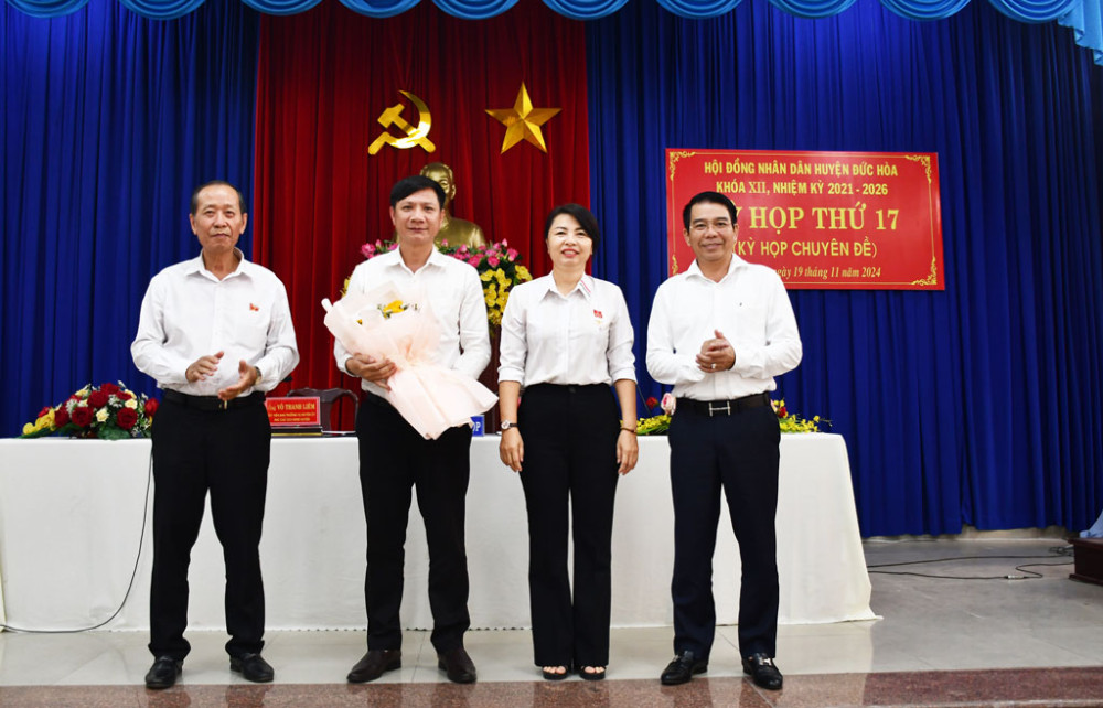 Ông Phan Duy Quang được bầu bổ sung chức vụ Phó Chủ tịch UBND huyện Đức Hòa
