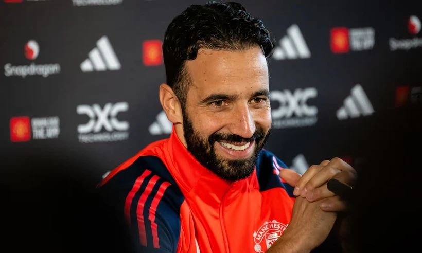 HLV Amorim tự tin là người phù hợp, đặt mục tiêu vô địch cùng Manchester United Huấn luyện viên Amorim trả lời họp báo trước trận đầu tiên dẫn dắt Manchester United. (Nguồn: Getty Images)