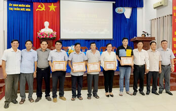 Thị trấn Đức Hòa: 'Dân vận khéo' trong hiến đất, làm đường giao thông