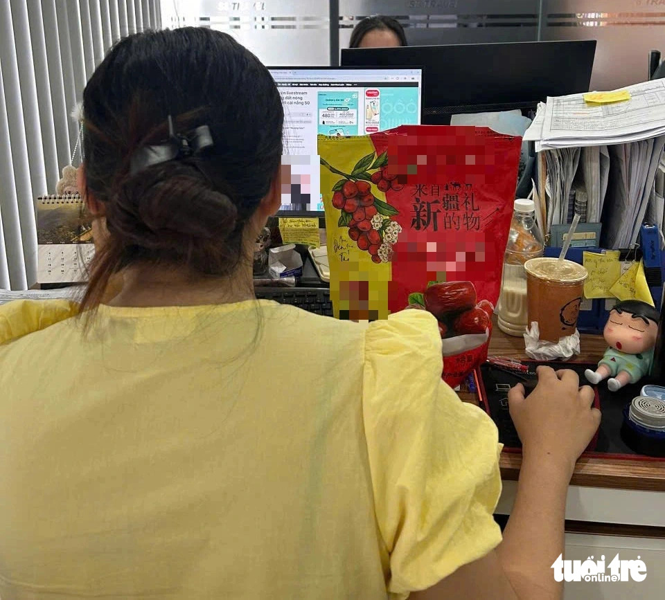 ‘Chị chị em em’ nơi công sở: Không chọn phe sẽ bị cô lập!
