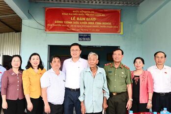 Đoàn đại biểu Quốc hội tỉnh tổ chức chuỗi các hoạt động ý nghĩa tại huyện Thạnh Hóa Đoàn đại biểu Quốc hội tỉnh tổ chức chuỗi các hoạt động ý nghĩa tại huyện Thạnh Hóa