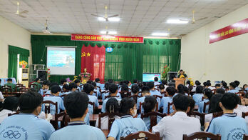 Hơn 200 giáo viên, học sinh dự tuyên truyền về truyền thống Quân đội nhân dân Việt Nam