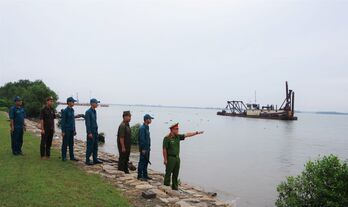 'Sao vuông' ven cửa sông ra biển