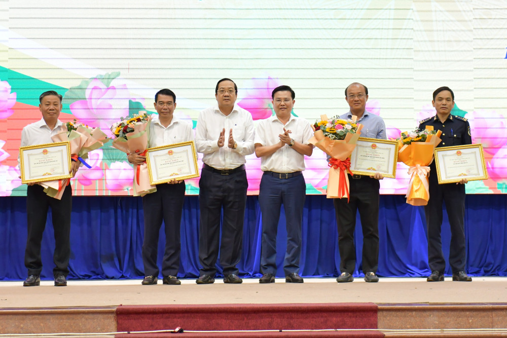 Long An's state budget revenue reaches 25,800 billion VND