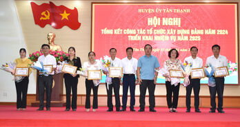 Tân Thạnh: Khen thưởng 14 tập thể, cá nhân hoàn thành xuất sắc công tác xây dựng Đảng Tân Thạnh: Khen thưởng 14 tập thể, cá nhân hoàn thành xuất sắc công tác xây dựng Đảng