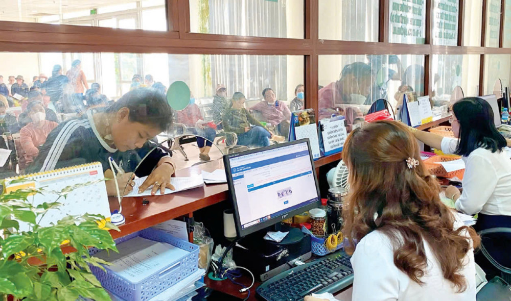 Bảo hiểm xã hội tỉnh Long An: 30 mùa xuân 'dệt lưới' an sinh xã hội Bảo hiểm xã hội tỉnh đẩy mạnh ứng dụng công nghệ thông tin, hướng tới sự hài lòng của người dân, doanh nghiệp
