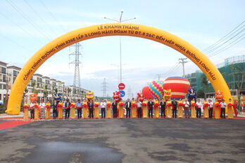 Long An inaugurates Provincial Road 826E