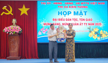Kiến Tường họp mặt đại biểu dân tộc, tôn giáo mừng Đảng, mừng Xuân Ất Tỵ năm 2025 Kiến Tường họp mặt đại biểu dân tộc, tôn giáo mừng Đảng, mừng Xuân Ất Tỵ năm 2025