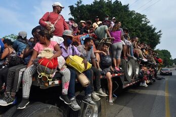 Colombia không cho phép máy bay đưa người di cư từ Mỹ về nước