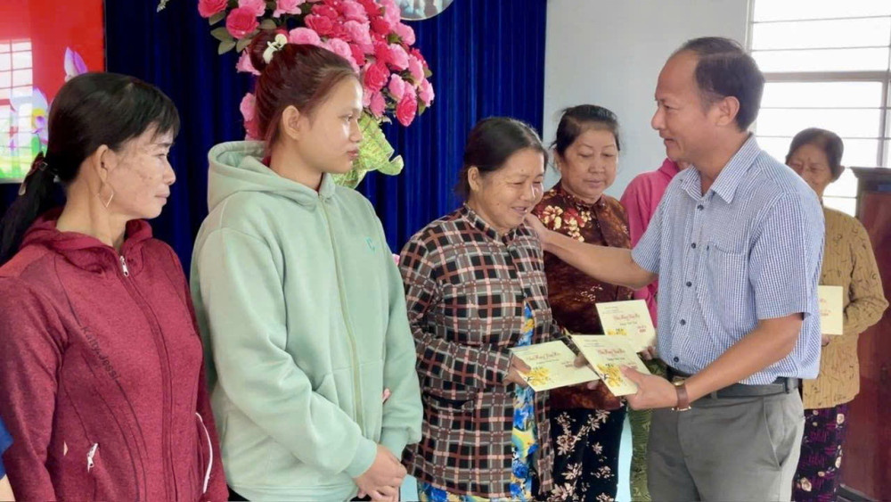 Đón tết vui tươi, đầm ấm
