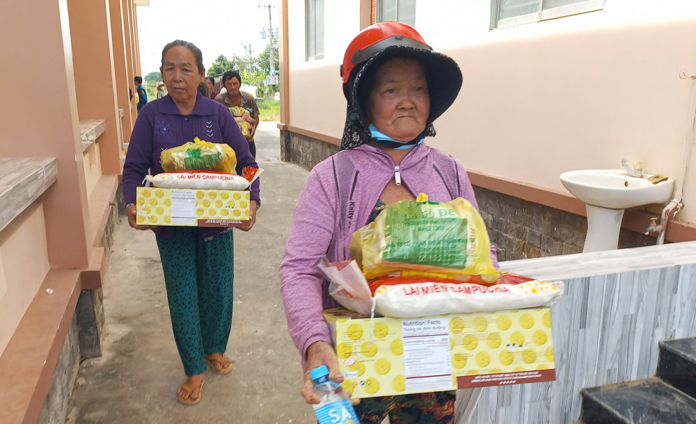Đón tết vui tươi, đầm ấm