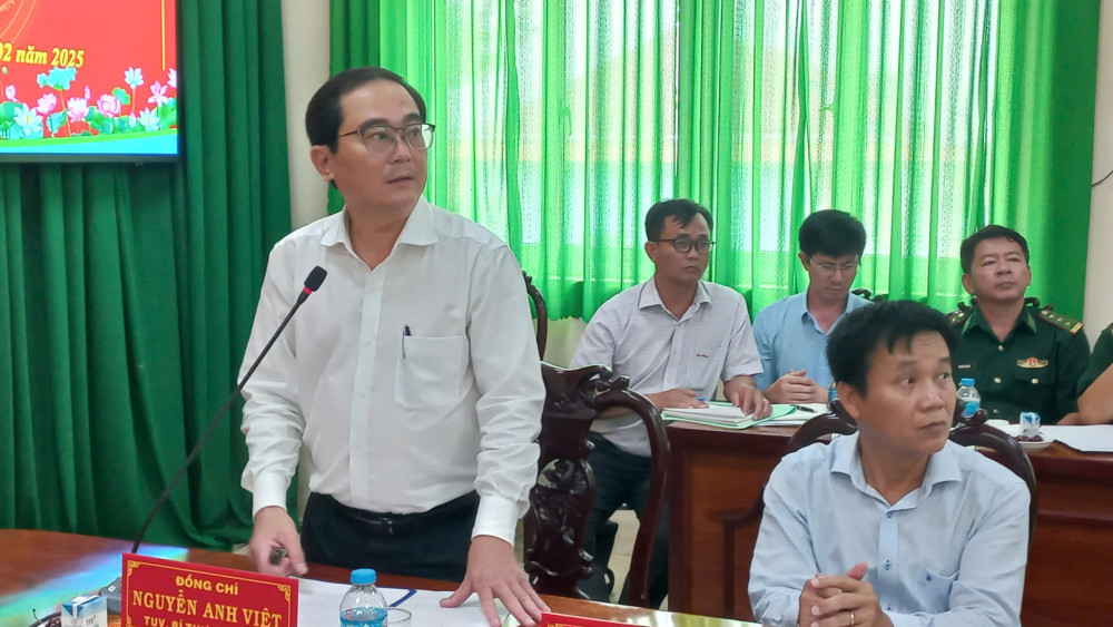 Bí thư Tỉnh ủy Long An - Nguyễn Văn Được làm việc với Ban Thường vụ Huyện ủy Vĩnh Hưng