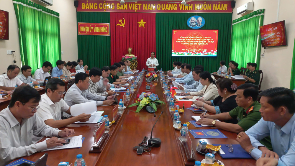 Bí thư Tỉnh ủy Long An - Nguyễn Văn Được làm việc với Ban Thường vụ Huyện ủy Vĩnh Hưng