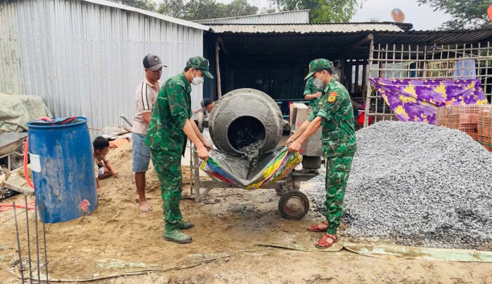 Đoàn thanh niên Đồn biên phòng Sông Trăng xung kích thực hiện nhiệm vụ chính trị