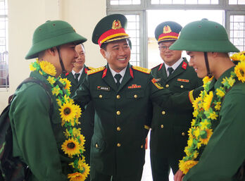 Chiến sĩ mới tự tin bước vào quân ngũ