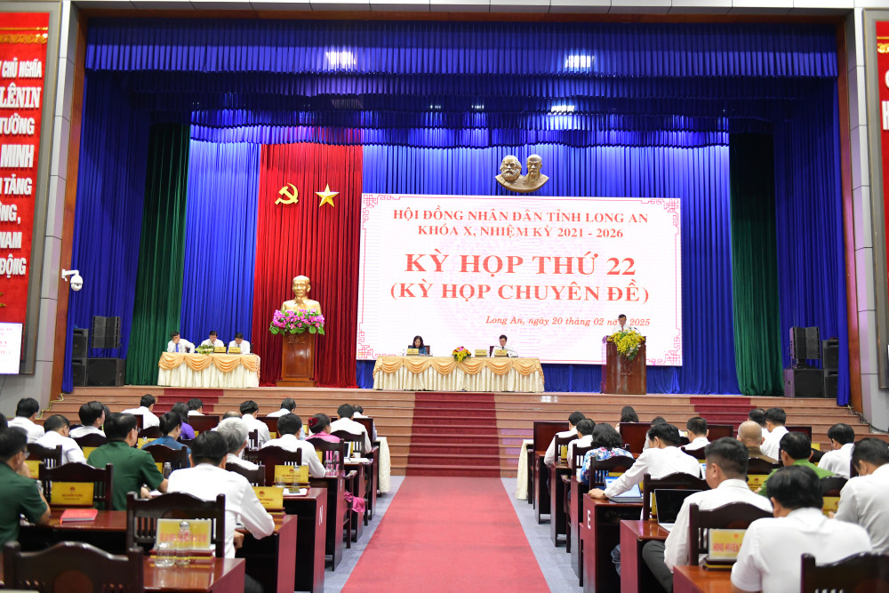 Long An Provincial People's Council passes 17 important resolutions at the 22nd Session