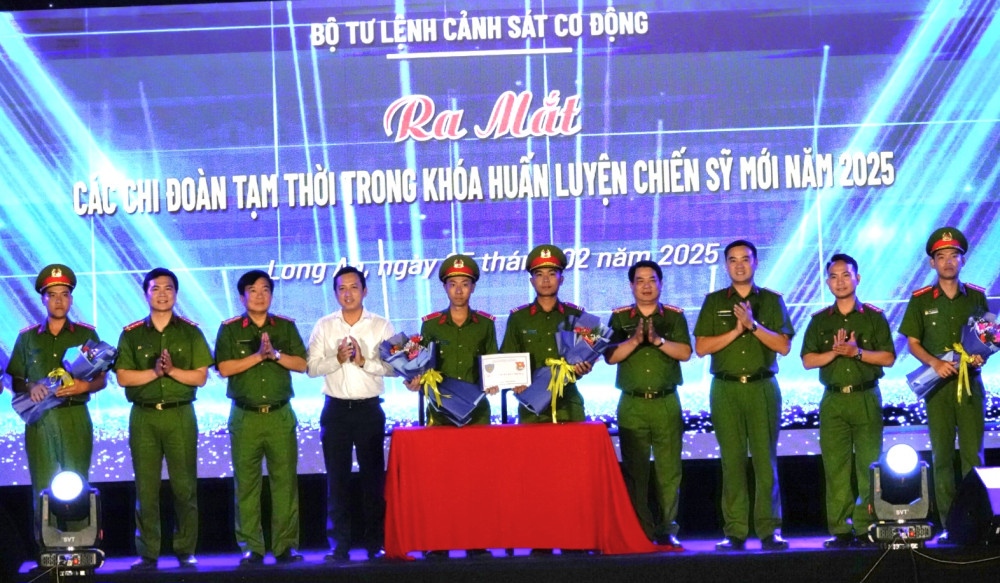 Bộ Tư lệnh Cảnh sát Cơ động phát động phong trào '3 xung kích, 5 sẵn sàng'