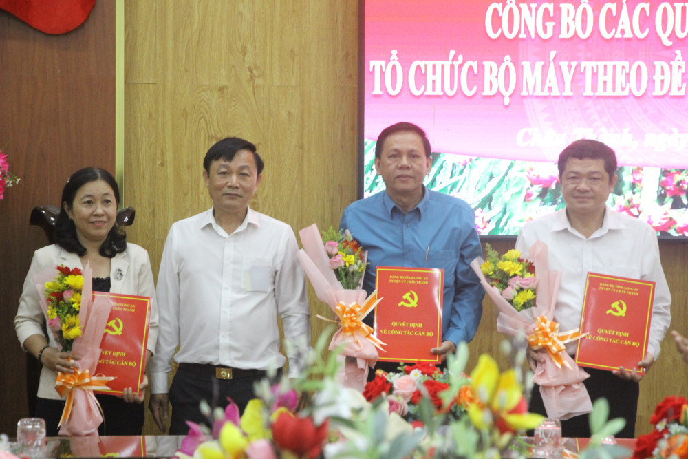 Châu Thành: Công bố quyết định hợp nhất Ban Tuyên giáo Huyện ủy và Ban Dân vận Huyện ủy