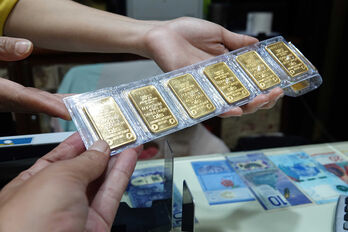 Giá vàng hôm nay 28/02: Thế giới lao dốc, trong nước mất mốc 91 triệu đồng