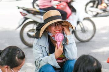 Thời tiết hôm nay 13/3: Bắc Bộ sáng mưa trưa nắng, Nam Bộ nắng nóng