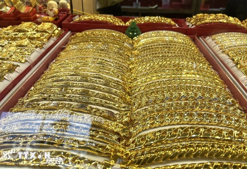 Giá vàng đi xuống khi đồng USD chạm mức cao nhất hơn hai tuần