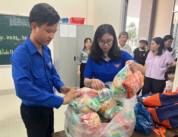 Vinh dự khi được đứng trong hàng ngũ của Đảng