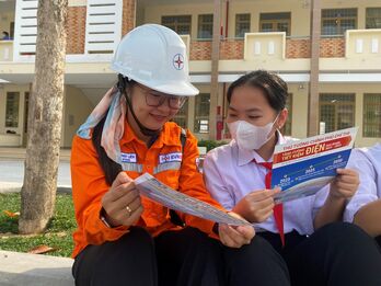 Tuổi trẻ Điện lực Long An: Lan tỏa tiết kiệm điện đến thế hệ tương lai