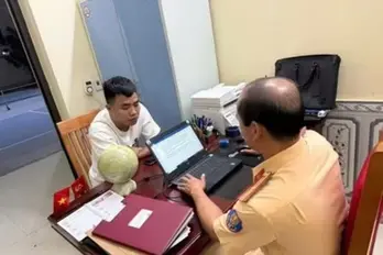 Bị phạt tiền hàng chục triệu đồng vì cho con 6 tuổi lái ôtô